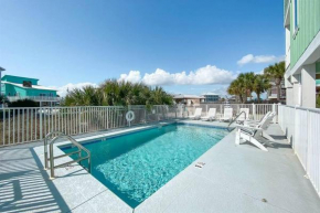 Summer at Family Bungalow w Pool! 4min Walk to Beach!